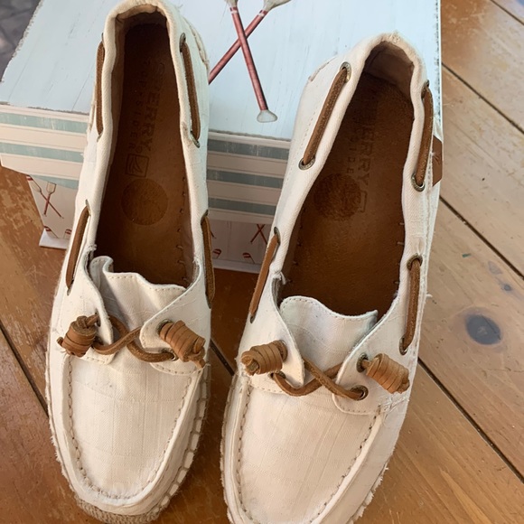 NWOT, Sperry espadrille style in ivory/ / lace trim jute trim - Picture 1 of 7